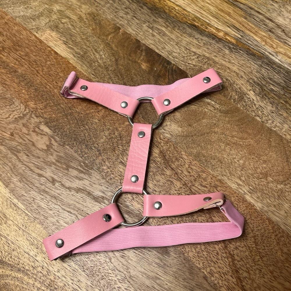 Pink leg garter